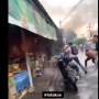 Lagi Ramai Tawuran Pelajar, Siswa-siswa Ini justru Pakai Cara Unik Selamatkan Kios Sayur yang Terbakar