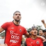 Para Pemain Persija Pakai Ikat Kepala Hitam Jelang Hadapi Persib, Apa Artinya?