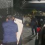Penyidik KPK Bawa 2 Unit Alat Penghitung Uang Usai Geledah Rumah Hanan Supangkat