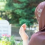 Mengenal Tradisi Nyekar yang Sering Dilakukan Jelang Ramadan