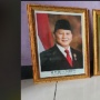 Pemenang Pilpres 2024 Belum Ditetapkan, Foto Presiden Prabowo dan Wapres Gibran Siap Dijual
