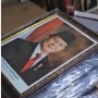 Yakin Presiden, Pengusaha Hiasan Cetak Duluan Frame Foto Prabowo-Gibran untuk Dipajang