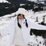Pamer Pose Cantik saat Liburan, Fuji Malah Diledek 'Putri Salju'