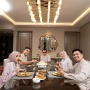 Sambut Ramadan, Potret Fuji dan Keluarga Bikin Pangling