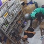 Nekat! Pria Beratribut Ojol Curi Ponsel di Toko Parfum Saat Penjaga Tertidur