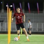 Attitude Jay Idzes Dapat Pujian saat Temui Fans usai Latihan Perdana di Timnas Indonesia