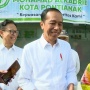 Jokowi Tertawa Tanggapi Isu Jadi Ketum Golkar: Sementara Ketua Indonesia Saja