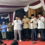 Bikin Melongo! Segini Harga Sneaker Yusril Ihza Mahendra Saat Dampingi Prabowo