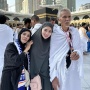 Bahagianya Wika Salim Ajak Kedua Orangtua Umrah