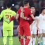 Momen Jay Idzes Gendong Witan Sulaeman usai Timnas Indonesia Kalahkan Vietnam