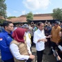 Sama-sama Kunjungi Korban Banjir di Demak, Jokowi Malah Dibilang Ngintil Ganjar