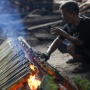 Berkah Ramadhan, Produksi Lemang Bambu Meningkat