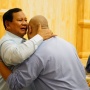 Potret Gibran Rakabuming Pegang Piring Saat Bertemu Prabowo, Senyumnya Jadi Sorotan