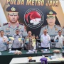 Dua WN Portugal Ditangkap Terkait Penyelundupan Kokain Cair Modus Botol Sampo