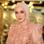 Rahasia Gaya Hijab Kece Mulan Jameela saat Manggung Terkuak: Ternyata Seribet Itukah?