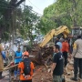 Kali Ciliwung Luber, Tanggul Hek Kramat Jati Ditutup Tumpukan Batu usai Jebol