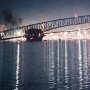 Video Detik-detik Jembatan Baltimore AS Ambruk Ditabrak Kapal Kargo, Puluhan Mobil Jatuh ke Air