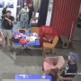 Publik Komentari Polisi yang Gunakan Pistolnya untuk Gagalkan Penganiayaan di Inhil, Ngeledek Kasus Sambo?