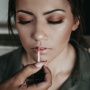 5 Rekomendasi Lip Gloss Bening Terbaik, Bikin Bibir Lebih Lembap!