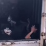 Viral Pegawai Ekspedisi Tendangi Paket ke Truk, Ulahnya Bikin Darah Netizen Mendidih: Wajib Dipecat!