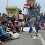 Massa Bela Ketua Adat Bentrok di Polda Sumut, Bakar Foto Kapolda