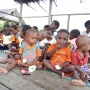 Penuhi Gizi Anak-anak Papua, Telur Rebus Hingga Wafer Dibagikan