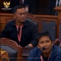 Bersaksi di Sidang MK, Warga Medan Boyong Sekarung Beras Bulog Berstiker Prabowo-Gibran