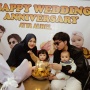 Potret Anniversary ke-3 Pernikahan Atta-Aurel di Warung Pecel Lele, Buket Bunganya dari Lalapan