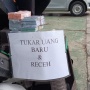 Jasa Tukar Uang Baru Bermunculan di Jalan Daan Mogot, Untung Rp 15 Ribu Setiap Ada Penukaran Rp 100 Ribu