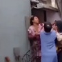 Yang Berhutang Lebih Galak, Perempuan Ini Dilempar Piring Sampai Dikeroyok Nasabah Saat Tagih Bayar