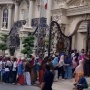 Viral! Warga Antre Takjil di Rumah Crazy Rich Sidoarjo, Isinya Istimewa