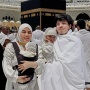 7 Potret Aurel Hermansyah dan Atta Halilintar Umrah Sambil Momong Anak, Menantang Banget