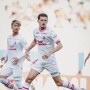 Pelatih Cerezo Osaka Angkat Topi untuk Kemampuan Luar Biasa Justin Hubner, Memanjakan Pemain Kidal!