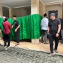 Tangis Praz Teguh Pecah di Rumah Duka Babe Cabita