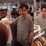 Traktir Anak Yatim Baju Lebaran, Gaya Gibran Rakabuming Raka Disorot: Plek Ketiplek Oppa