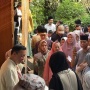 Berlebaran ke Rumah Anies, Tom Lembong Jadi Target Swafoto Warga