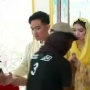 Momen Gibran Didatangi Warga Berkaus Ganjar-Mahfud Saat Open House, Adabnya Banjir Pujian
