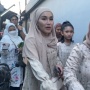 Ayu Ting Ting Jual Baju Bekas Pakai, Harganya Mulai Rp 20 Ribuan