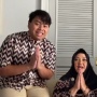 Ucapan Selamat Lebaran ala Keluarga Komeng: Istrinya Kuat Banget Tahan Tawa