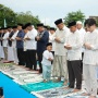 Tingkah Lucu Ketua Nahyan Saat Salat Idul Fitri Bareng Bobby Nasution, Ini Potretnya
