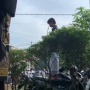 Melawan Takdir! Viral Kelakuan Remaja Salat Ied di Atas Motor