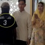 Gibran Ajak Foto hingga Beri Amplop THR ke Pria Berkaus Capres 03, Balas Perlakuan Ganjar Saat di Balikpapan Dulu?