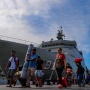 Pemudik Dengan Kapal Perang Tiba di Pelabuhan Tanjung Priok