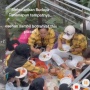 Viral Ibu-ibu Ini dengan Lahap Makan di Bandara Changi Singapura, Lesehan hingga Bawa Cobek