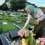 Produk Favorit Konglomerat, Segini Harga Tas Angelina Sondakh yang Ditutupi saat Ziarah ke Makam Adjie Massaid