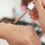 MUA Bagikan Tips Memilih Makeup Sesuai Warna Kulit: Ternyata Jangan Dioleskan di Punggung Tangan