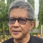 Kian Memanas, Rocky Gerung Sindir Keras Hotman Paris yang Dikelilingi Wanita Cantik