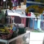 ODGJ Ngamuk di Bekasi, Acak-acak Minimarket dan Pukul Pengendara Motor!