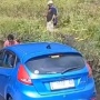 Kelakuan Konyol Sopir Ford Fiesta, Nekat Terobos Jalur Bromo Hingga Bikin Mobil Nyangkut di Rawa
