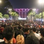 Ribuan Masyarakat Padati Nobar di SUGBK Sampai Panjat Pagar Pembatas
